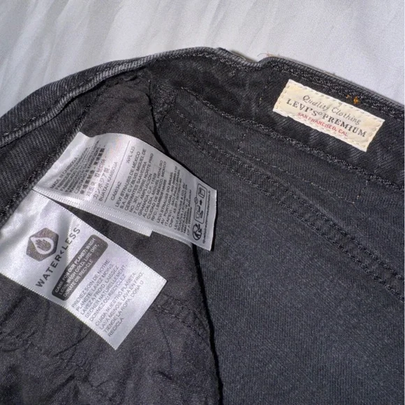 Levi’s Black Ribcage Shorts - Picture 4 of 7